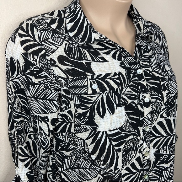 Petite XL Studio Works Black Beige Leaf Print Button Front Top Lightweight - Picture 2 of 10